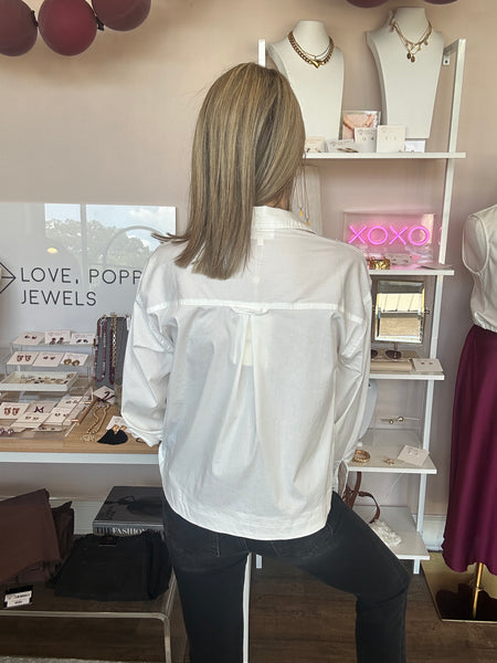 Popover shirt with spread collar