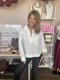 Popover shirt with spread collar